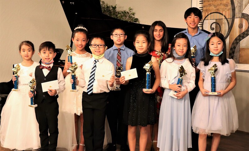 Group of student winners with prizes at DVMTA Awards in Excellence